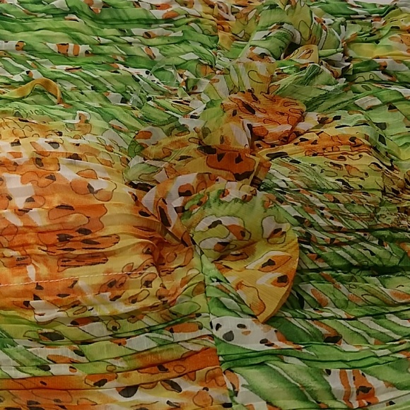 Tropical Body Hugging Dress - Picture 4 of 4